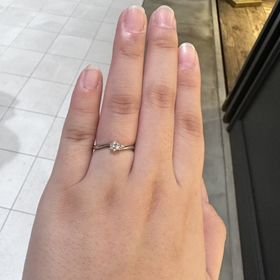 【アネリディギンザ(ANELLI DI GINZA)の口コミ】 シンプルなデザインですが、ダイヤもはっきりくっきりしており、横に個体…