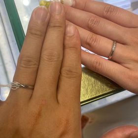 【4℃ BRIDAL(ヨンドシーブライダル)の口コミ】 指輪のデザインはどれも可愛く、私好みのデザインが多かったです。若い女…