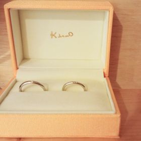 【ケイウノ ブライダル(K.UNO BRIDAL)の口コミ】 担当の方が、指輪の幅アップや夫の方にもダイヤ。入れることを提案してく…