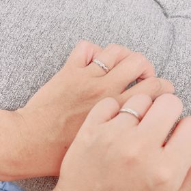 【出雲結(いずもゆい)の口コミ】 2人とも普段指輪をつけないので、派手すぎないものを探していたのですが、…