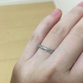 【銀座ダイヤモンドシライシの口コミ】 派手すぎず、でも石が入っている指輪がよかったので、なかなか条件を満た…