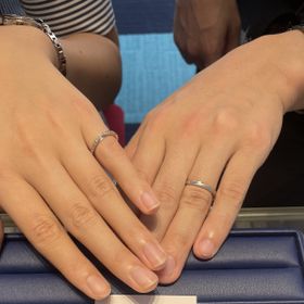【銀座ダイヤモンドシライシの口コミ】 彼女に婚約指輪も納得のいく指輪にしてもらおうと一緒に来店して決めるこ…