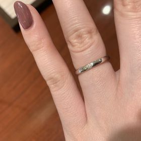 【TRECENTI(トレセンテ)の口コミ】 シンプルなデザインでストレートの形を探していました。
ダイヤ一粒でシン…