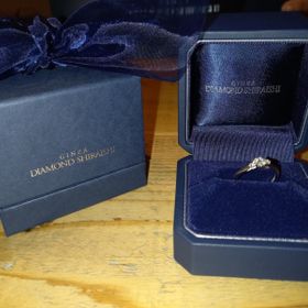 【銀座ダイヤモンドシライシの口コミ】 ウェーブのあるデザインで結婚指輪も検討しており、セットリングとして婚…