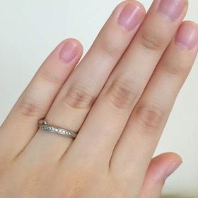 【銀座ダイヤモンドシライシの口コミ】 女性用は一列に並んだダイヤモンド、男性用は艶消し（艶消しの有無は選べ…