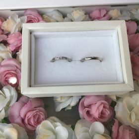 【ツインズキューピッド(Twins Cupid)の口コミ】 ピンク色のダイヤを入れることができてとてもオシャレだったのでこちらに…