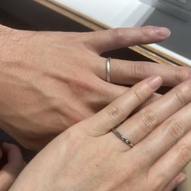 【銀座ダイヤモンドシライシの口コミ】 シンプルなデザインを希望していたため、ダイヤが一つでシンプルで可愛い…