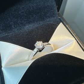 【エクセルコダイヤモンド(EXELCO DIAMOND)の口コミ】 手の形的にウェーブが似合うとスタッフの方にご提案して頂き、実際付けて…