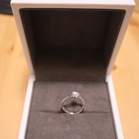 【voulez vous(ヴーレ・ヴー)の口コミ】 指輪を決めに行った時に沢山の指輪をお店の方に見せていただきました。
そ…