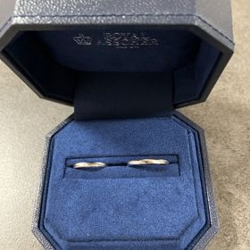 【ROYAL ASSCHER(ロイヤル・アッシャー)の口コミ】 第一にデザイン。
派手すぎず上品な見た目が気に入った。
輝きも素晴らし…