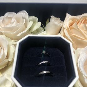【4℃ BRIDAL(ヨンドシーブライダル)の口コミ】 婚約指輪と同じラインにしたく、アクアリリーにしました！彼が婚約指輪を…