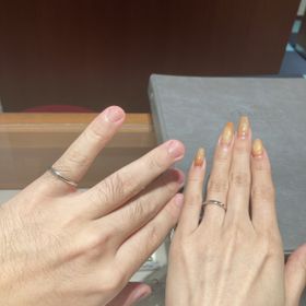 【エクセルコダイヤモンド(EXELCO DIAMOND)の口コミ】 ミル打ちのシンプルなリングですが、シンプルすぎず手に馴染みやすいデザ…