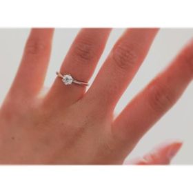 【銀座ダイヤモンドシライシの口コミ】 ダイヤモンドの輝きが素晴らしいです！！！
どの角度から見てもキラキラ輝…