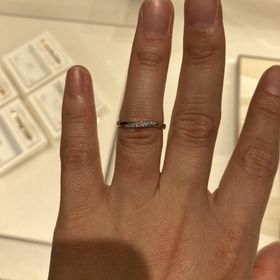 【俄(にわか)の口コミ】 オーソドックスなデザインの指輪を探しており、ダイヤが少し入っていて、S…