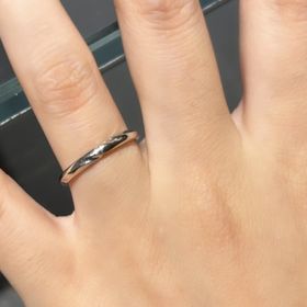 【エクセルコダイヤモンド(EXELCO DIAMOND)の口コミ】 切り込みの入ったデザインが大人っぽさを引き立てる指輪で、職人の手仕事…