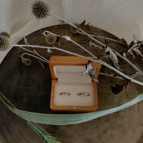 【atelier ST, CAT(アトリエ エスティーキャット)の口コミ】 シンプルかつ、カジュアルな指輪が良かった。
結婚指輪という少し重い感覚…