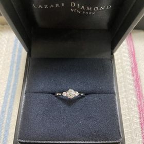 【ラザール ダイヤモンド(LAZARE DIAMOND)の口コミ】 店頭で指輪を見た際にダイヤモンドの輝きに目を惹かれました。シンプルな…