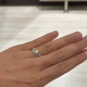 【TASAKI(タサキ)の口コミ】 1粒ダイヤだけでなく、周りにも豪華にダイヤがあしらわれていて素敵だなと…