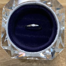 【4℃ BRIDAL(ヨンドシーブライダル)の口コミ】 ウェーブ型の指輪で探していました。一周ねじれた波を表したデザインに一…