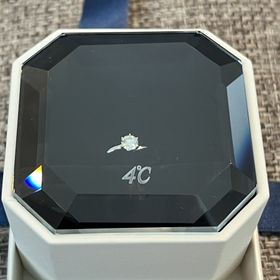 【4℃ BRIDAL(ヨンドシーブライダル)の口コミ】 普段使い用の二つ目の婚約指輪として購入。一つ目はカルティエだが結婚指…