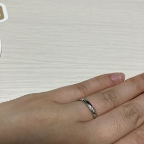 【ケイウノ ブライダル(K.UNO BRIDAL)の口コミ】 目立ちすぎず、シンプルかつ着け心地が良く、好みのリングができた。夫の…