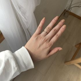 【AMOUR AMULET(アムール・アミュレット)の口コミ】 プラチナもゴールドもつけたいしと色味をすごく迷っていましたが、半分ず…