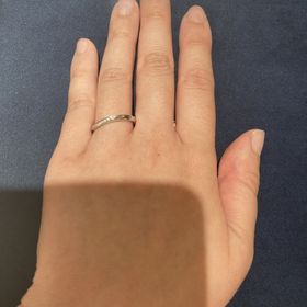 【4℃ BRIDAL(ヨンドシーブライダル)の口コミ】 繊細で美しく輝くダイヤモンドが印象的な指輪でした。つけ心地もなめらか…
