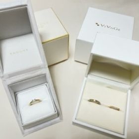 【VIVAGE(ヴィヴァージュ)の口コミ】 3社まわりましたがビジュピコはたくさんの種類の指輪が置いており、ぜんぶ…