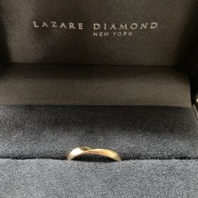 【ラザール ダイヤモンド(LAZARE DIAMOND)の口コミ】 指輪のデザインが気に入りました。シンプルな真っ直ぐなやつではなく、ま…