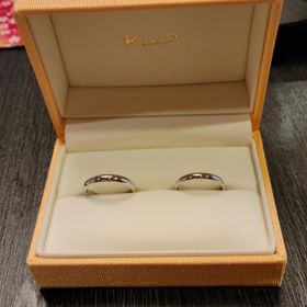 【ケイウノ ブライダル(K.UNO BRIDAL)の口コミ】 シンプルな形を求めつつ、他とは違う部分も欲しいと言う要望は他のメーカ…