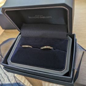 【銀座ダイヤモンドシライシの口コミ】 シンプルで探していたのですが、見ていくうちにどこか物足りなさを感じて…