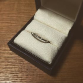 【ヴァンドーム青山(VENDOME AOYAMA)の口コミ】 彼氏と一緒に見に行ったのですが、色々指輪をはめてみた結果、
あまりキラ…