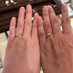 【BIJOUPIKO(ビジュピコ)の口コミ】 ウェーブタイプのゴールドの指輪なので、黄色人種である日本人には肌馴染…