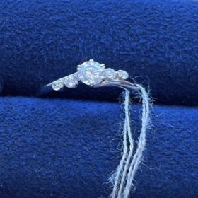 【TOMOE(トモエ)の口コミ】 【デザイン・テイスト】ゆびが短くふっくらした手のため、ウェーブ型の指…