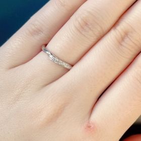 【銀座ダイヤモンドシライシの口コミ】 ダイヤモンドの輝きが決め手となりました。実際にダイヤモンドを見せてい…