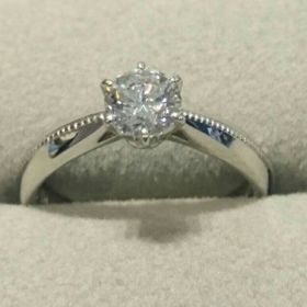 【WATANABE / 卸商社直営　渡辺の口コミ】 デザインについて、台座とリングの形を別々のデザインから組み合わせら事…