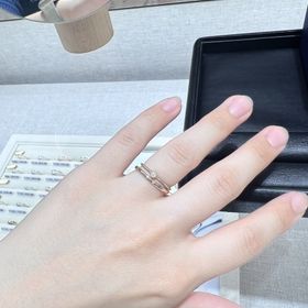 【SIENAROSE(シエナロゼ)の口コミ】 素材のロゼチナは特別感があり、上品な色合いで気に入っています。イエロ…