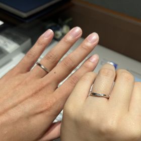 【銀座ダイヤモンドシライシの口コミ】 普段おしゃれで指輪を付けてこなかった2人なので、付け心地が良いものとシ…