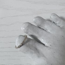 【Jupiter BLANTELIE(ジュピターブラントリエ)の口コミ】 通常は結婚指輪として使うものを、婚約指輪にしました。
婚約指輪だとなか…