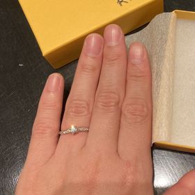 【ケイウノ ブライダル(K.UNO BRIDAL)の口コミ】 プラチナで、ダイヤが少し付いているS字ラインがいいと思っていたので、あ…