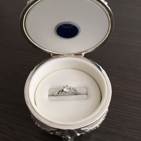 【JEWELRY  KAMATA(ジュエリーかまた)の口コミ】 デザインは婚約者が決めました。
他のブランドは検討せず決めましたので、…