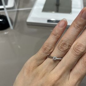 【4℃ BRIDAL(ヨンドシーブライダル)の口コミ】 プラチナ婚約指輪です。ダイヤの大きさなどについては忘れてしまいました…