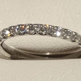 【俄(にわか)の口コミ】 上品でエレガントです。
指輪自体に力強さを感じます。
見える位置にだけ…