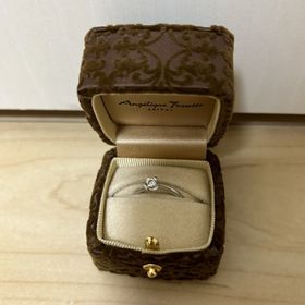 【アンジェリックフォセッテ(Angelique Fossette)の口コミ】 花が好きなのでお花をモチーフにした指輪を選びました。また、価格もリー…