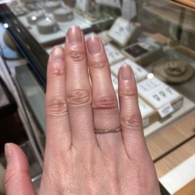 【SUEHIRO(スエヒロ)の口コミ】 オーソドックスなデザインの指輪はたいてい揃っていた印象です。好きな石…
