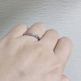 【銀座ダイヤモンドシライシの口コミ】 派手ではないけどシンプルすぎないデザインがいいなぁと思い探していまし…
