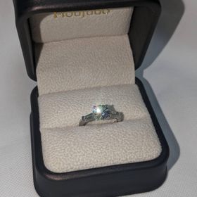 【宝寿堂(ほうじゅどう)の口コミ】 ダイヤモンドルースの形でいただいたため、指輪にしてもらえる店舗を探し…