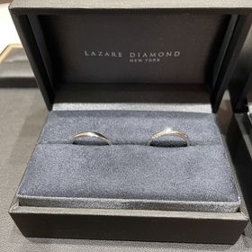 【ラザール ダイヤモンド(LAZARE DIAMOND)の口コミ】 指輪の形もストレート、V字、ウェーブとある中、どれが新郎新婦に似合うか…