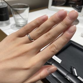 【ラザール ダイヤモンド(LAZARE DIAMOND)の口コミ】 着用していて指輪がくるくる回ってしまっても、どの面でも楽しめる（表が…