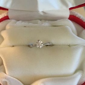 【WATANABE / 卸商社直営　渡辺の口コミ】 デザインとつけ心地で選びました。二枚目の写真のとおり、爪の接合部がな…